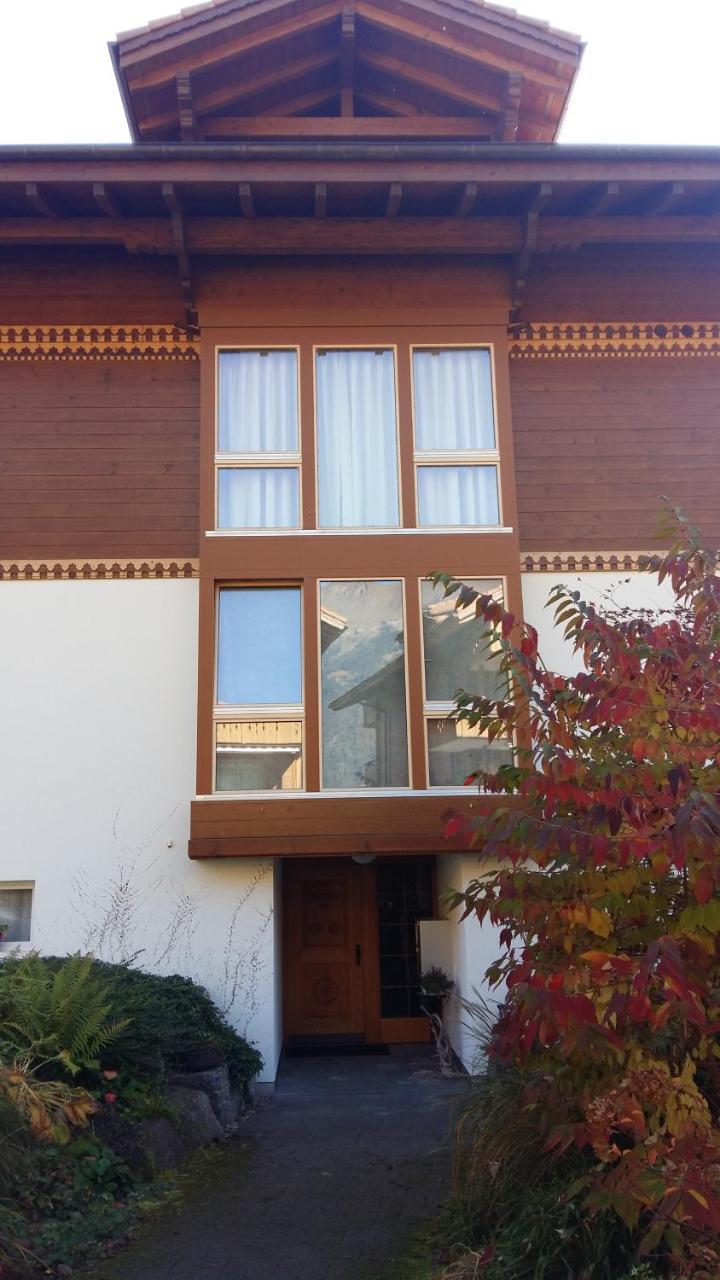 An Apartment In A Modern Swiss Chalet Iseltwald Buitenkant foto